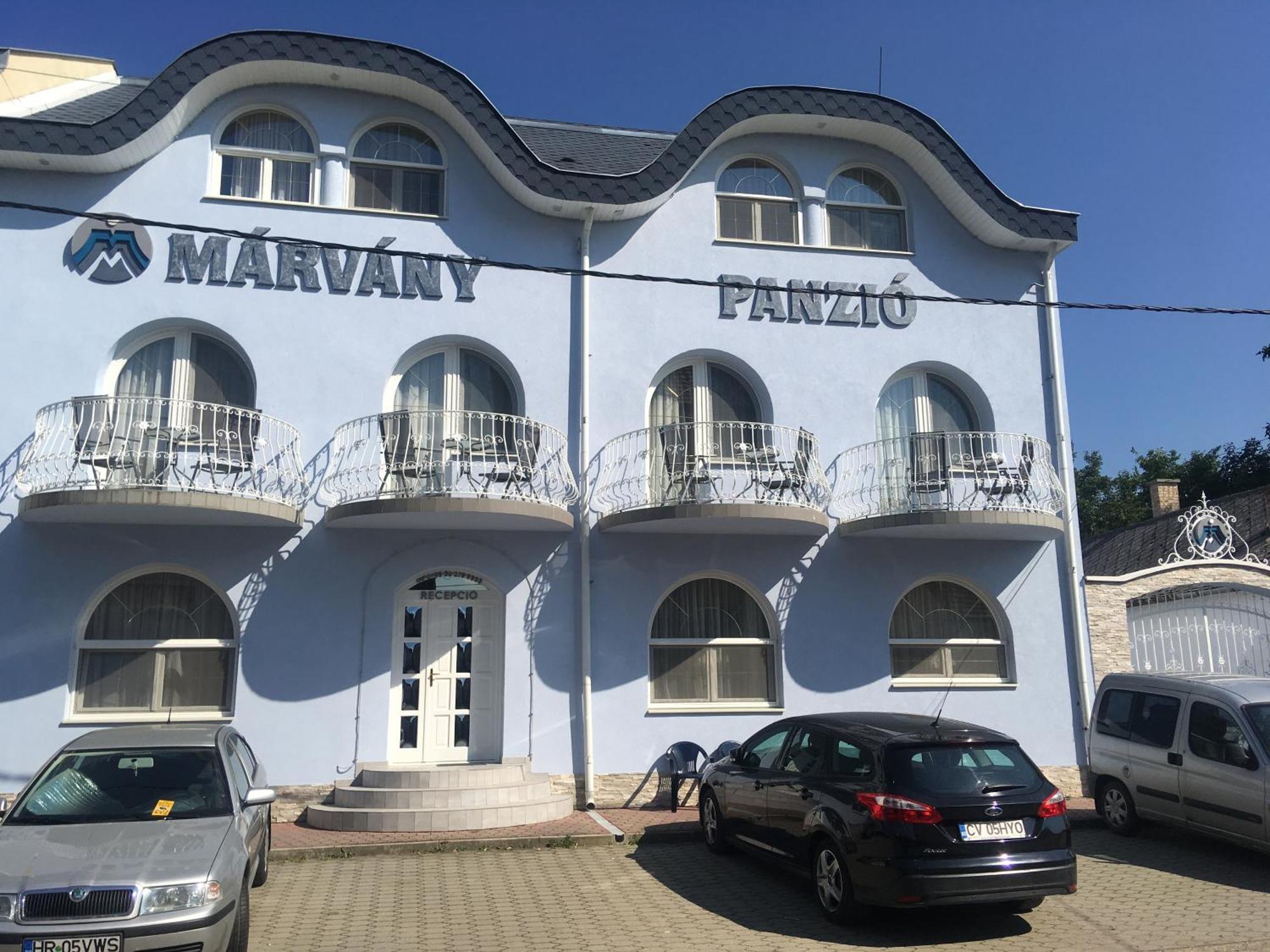 Márvány Panzió Hajdúszoboszló Esterno foto