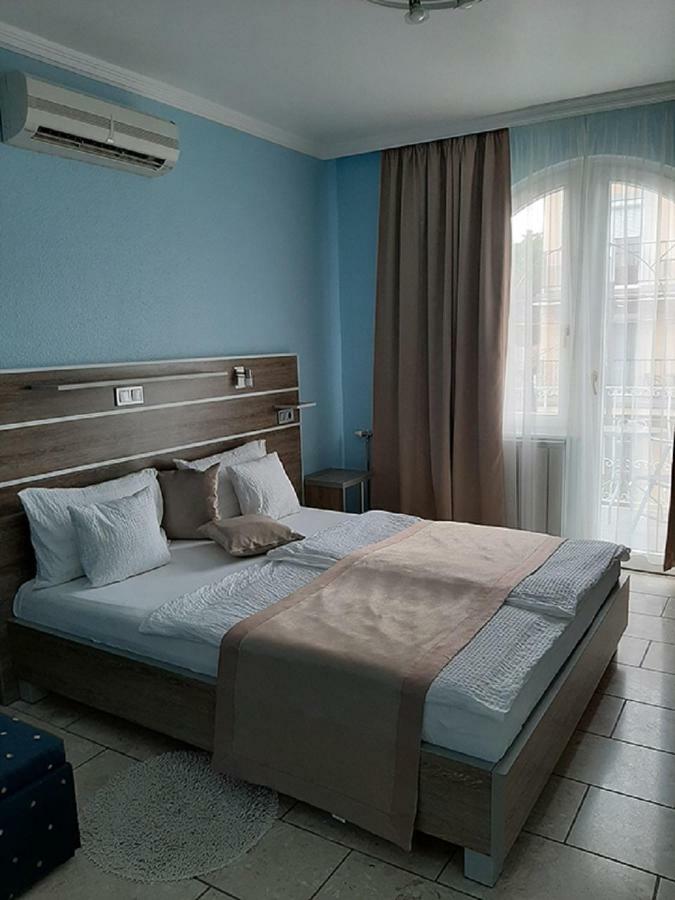 Márvány Panzió Hajdúszoboszló Esterno foto