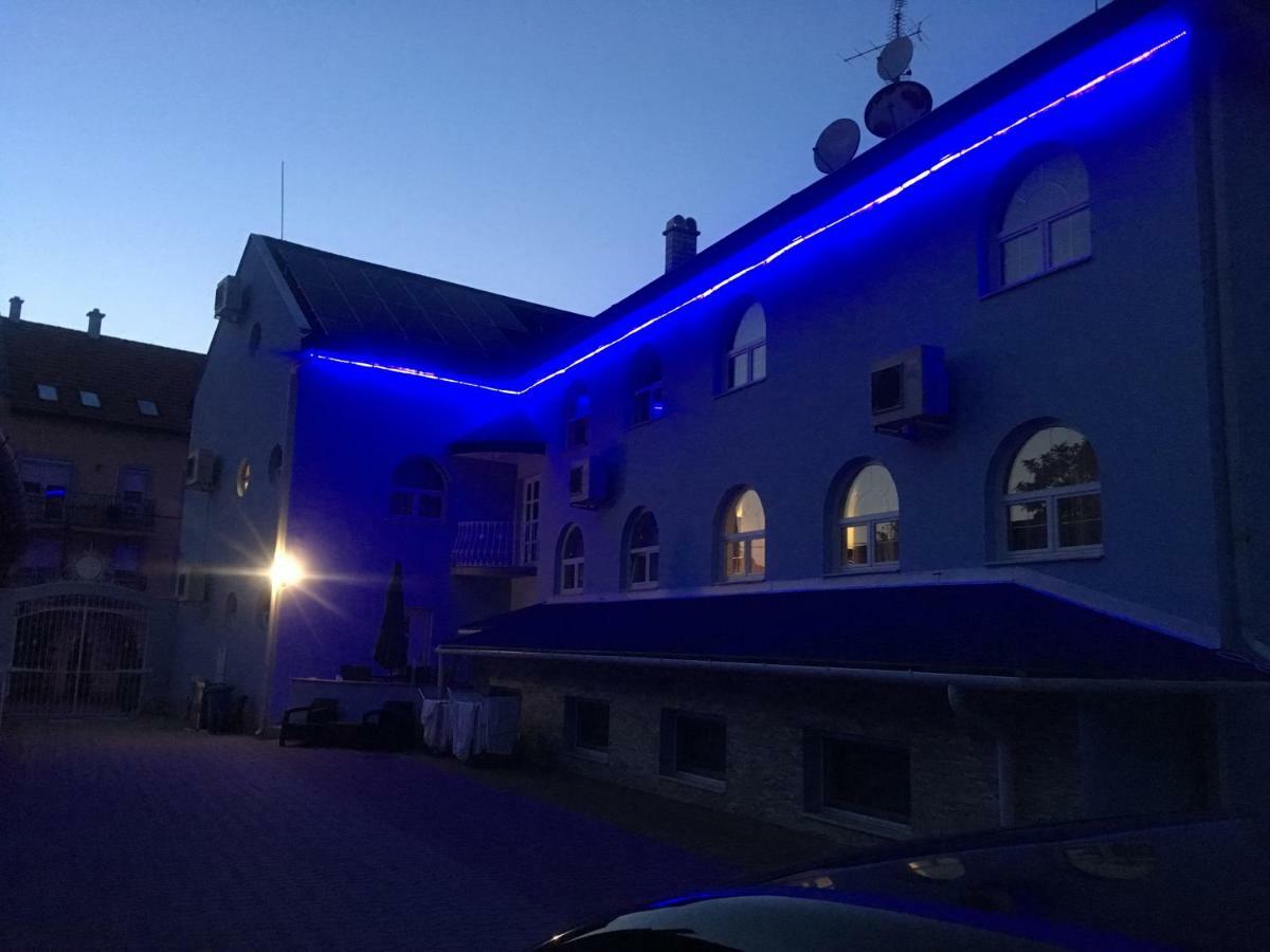 Márvány Panzió Hajdúszoboszló Esterno foto