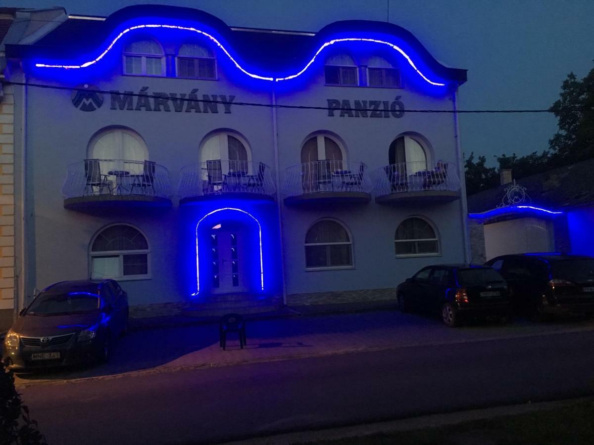 Márvány Panzió Hajdúszoboszló Esterno foto